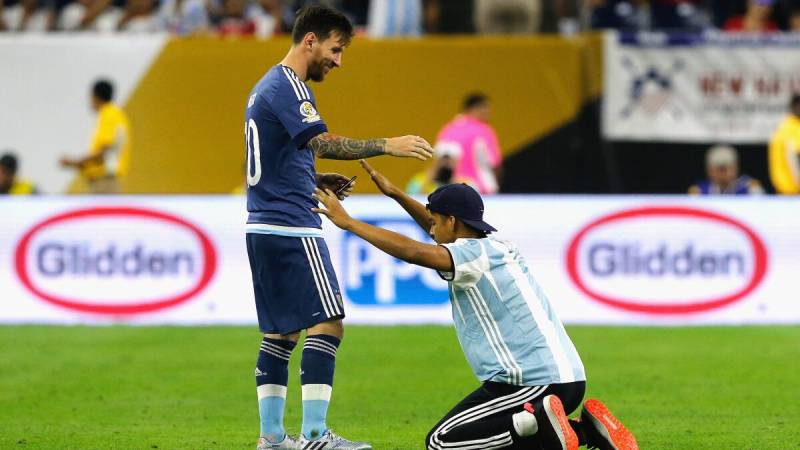 Cầu Thủ Bóng Đá Có Nhiều Fan Nhất Thế Giới Năm 2025 3 Lionel Messi – 526 triệu người theo dõi